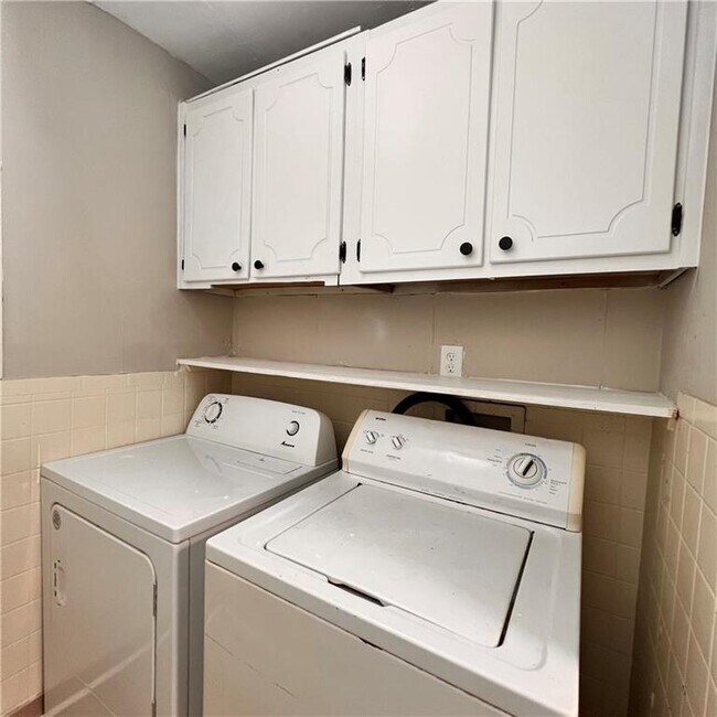 Building Photo - 3254 Strawberry Ln