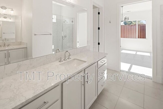 Building Photo - 9041 Ventura St