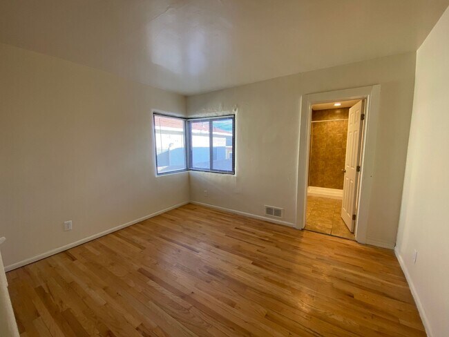 Building Photo - 1200 Stanford Dr NE