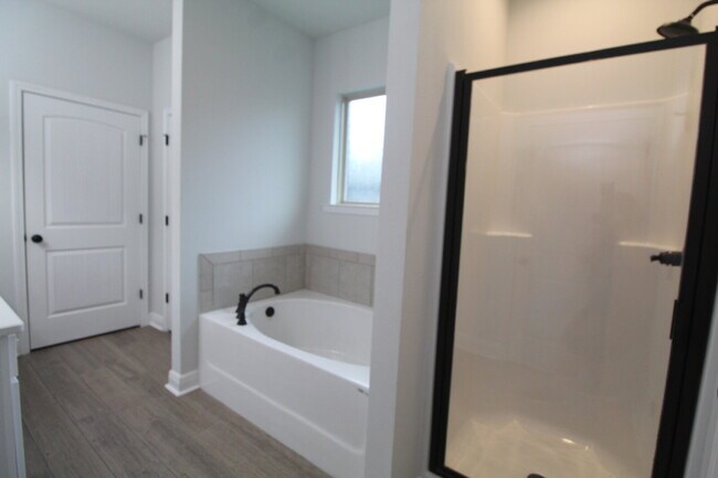 Building Photo - Sweetbarb Estates 3BR Home Near I-10 & Pine Forest Rd with Quartz Kitchen, LVP Flooring, 2-Car Ga...