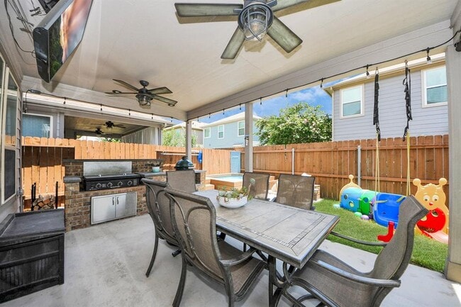 Building Photo - 8919 RoseWood Grove Ln