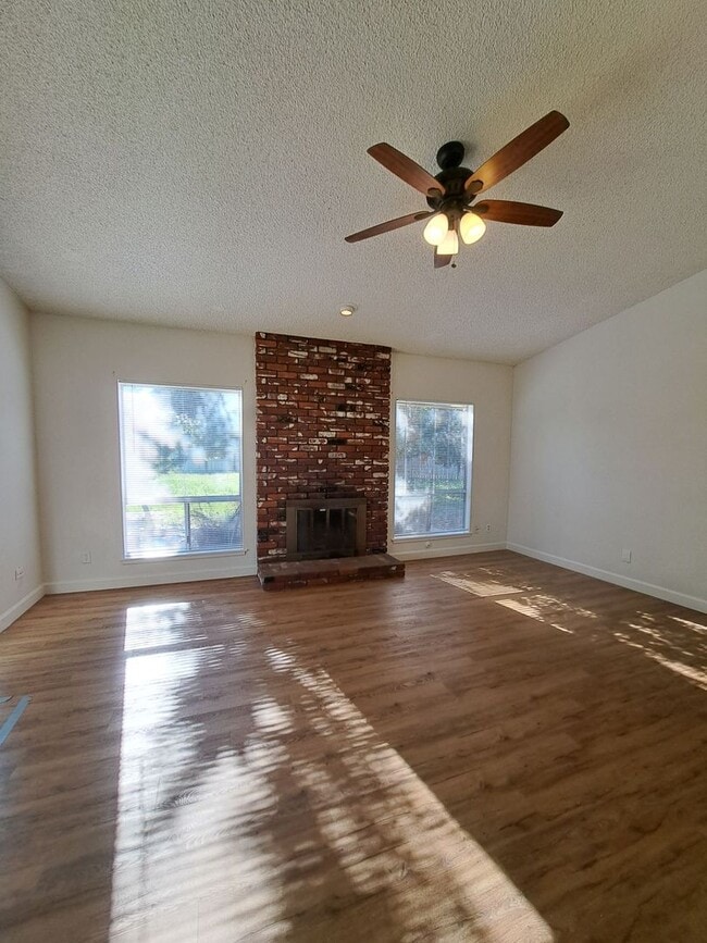 Building Photo - Beautiful Single-Level Fresno Home | 3 Bed...