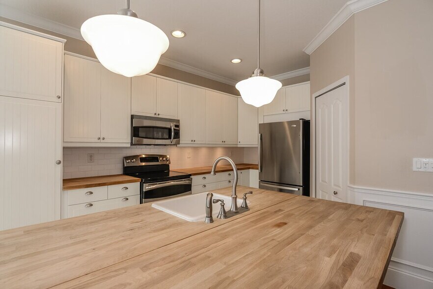 Building Photo - 18863 Maisons Dr