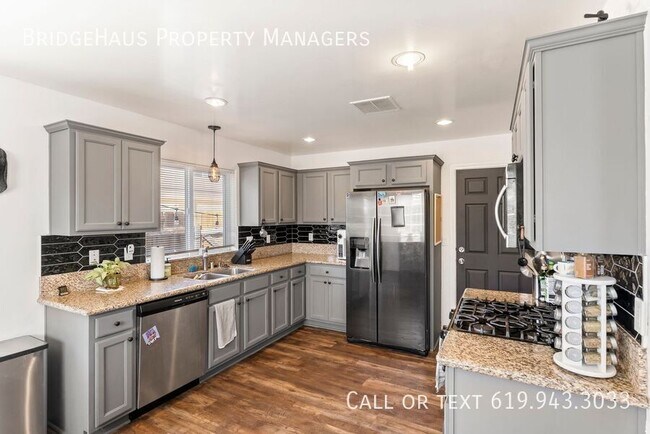 Building Photo - 832 Georgia St