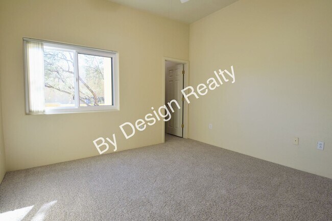 Building Photo - Newly Updated 3 Bed 2 Bath Townhome in Gated Central Tucson Community with Mountain Views