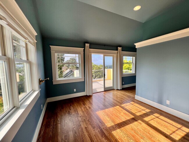 Building Photo - Gorgeous, Executive Living in Beautiful Ma...