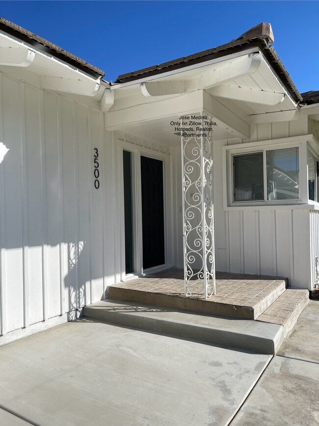 Building Photo - 3500 Pickwick Dr
