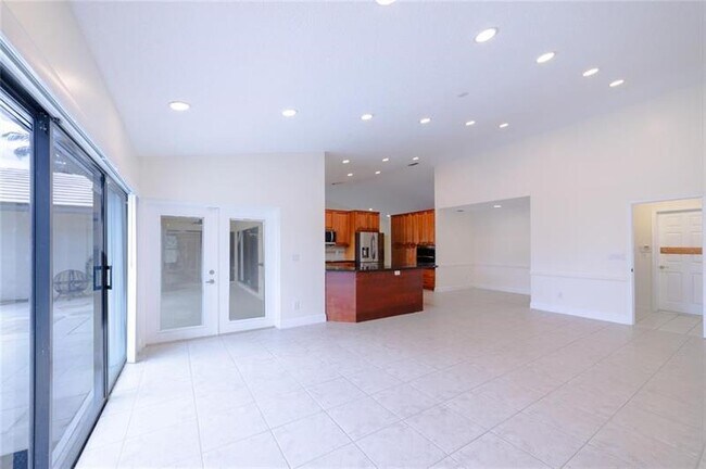 Building Photo - 1260 NW 101st Ave