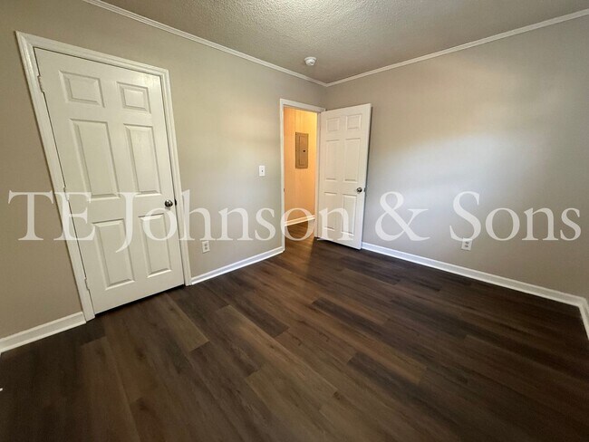 Building Photo - Cozy 3 Bedroom Home with Modern Touches in Winston-Salem