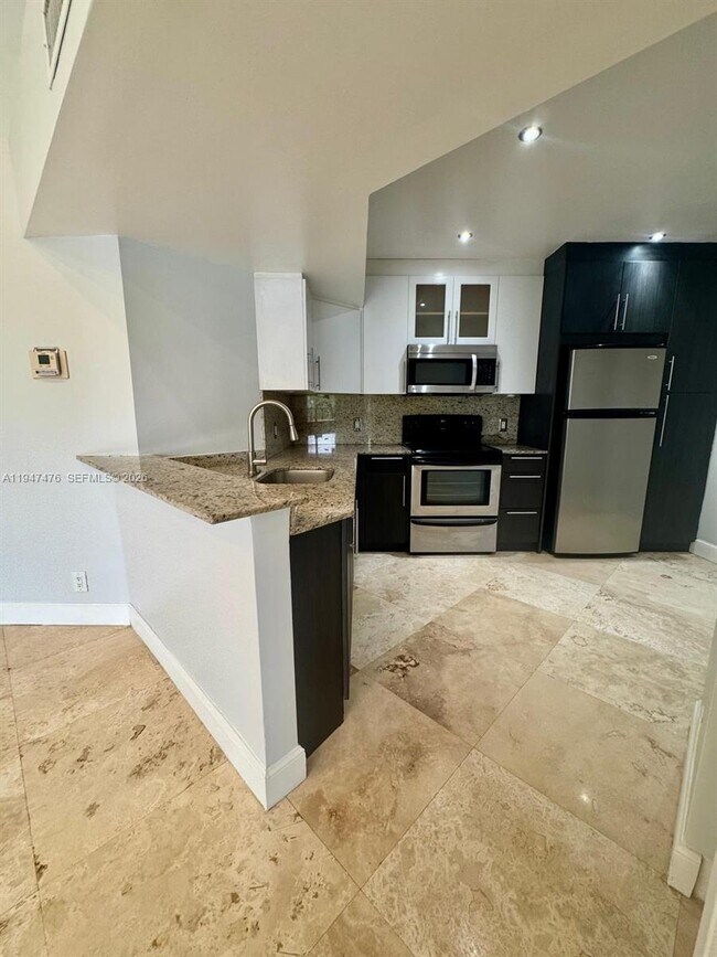 Building Photo - 8871 Wiles Rd