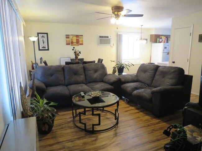 Building Photo - 1712 Chumas Dr