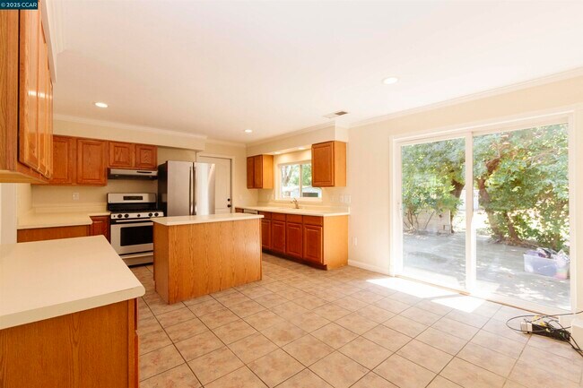 Building Photo - 409 Soule Ave
