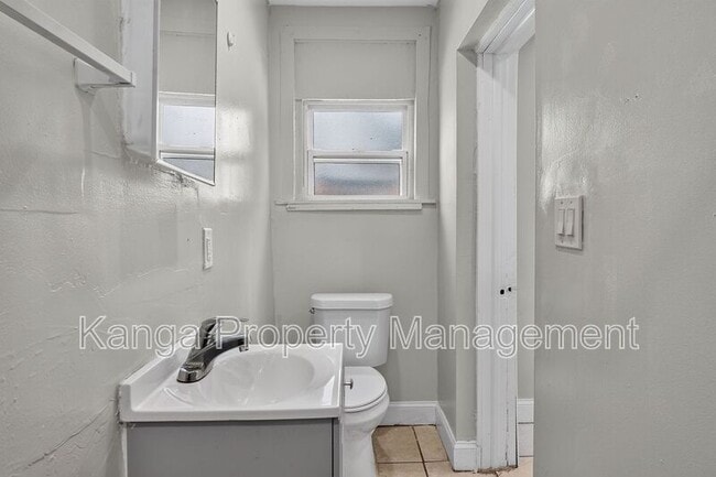 Building Photo - 887 7th St