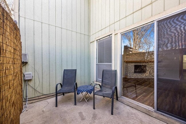 Building Photo - 2808 Thrushwood Dr