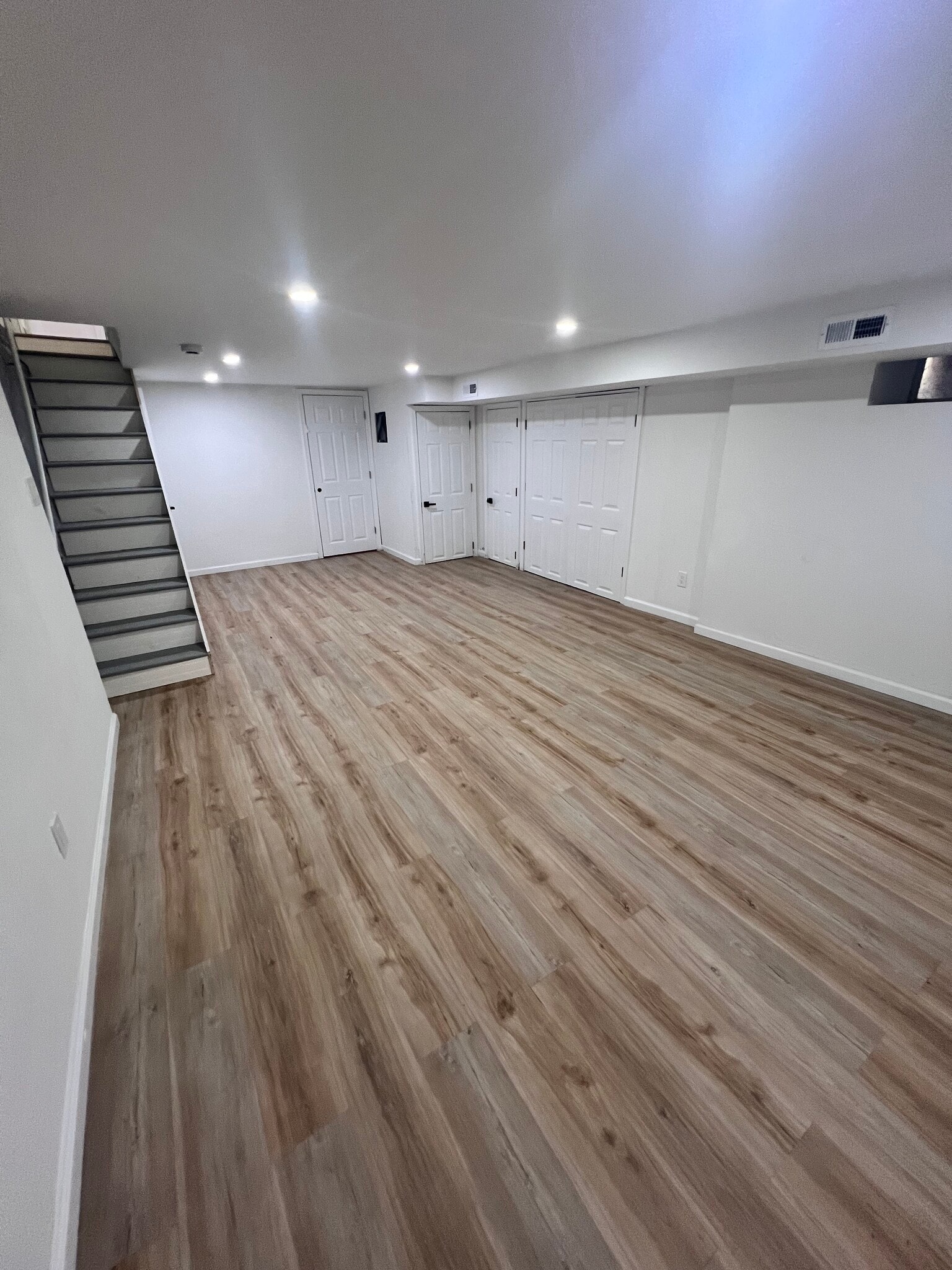 Building Photo - 320 Loney St
