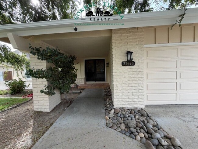 Building Photo - Peaceful 4BR/3BA Family Home in Desirable Washington Union Elementary School District