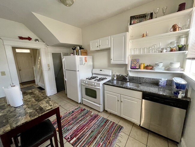 Building Photo - 2154 Tuller St