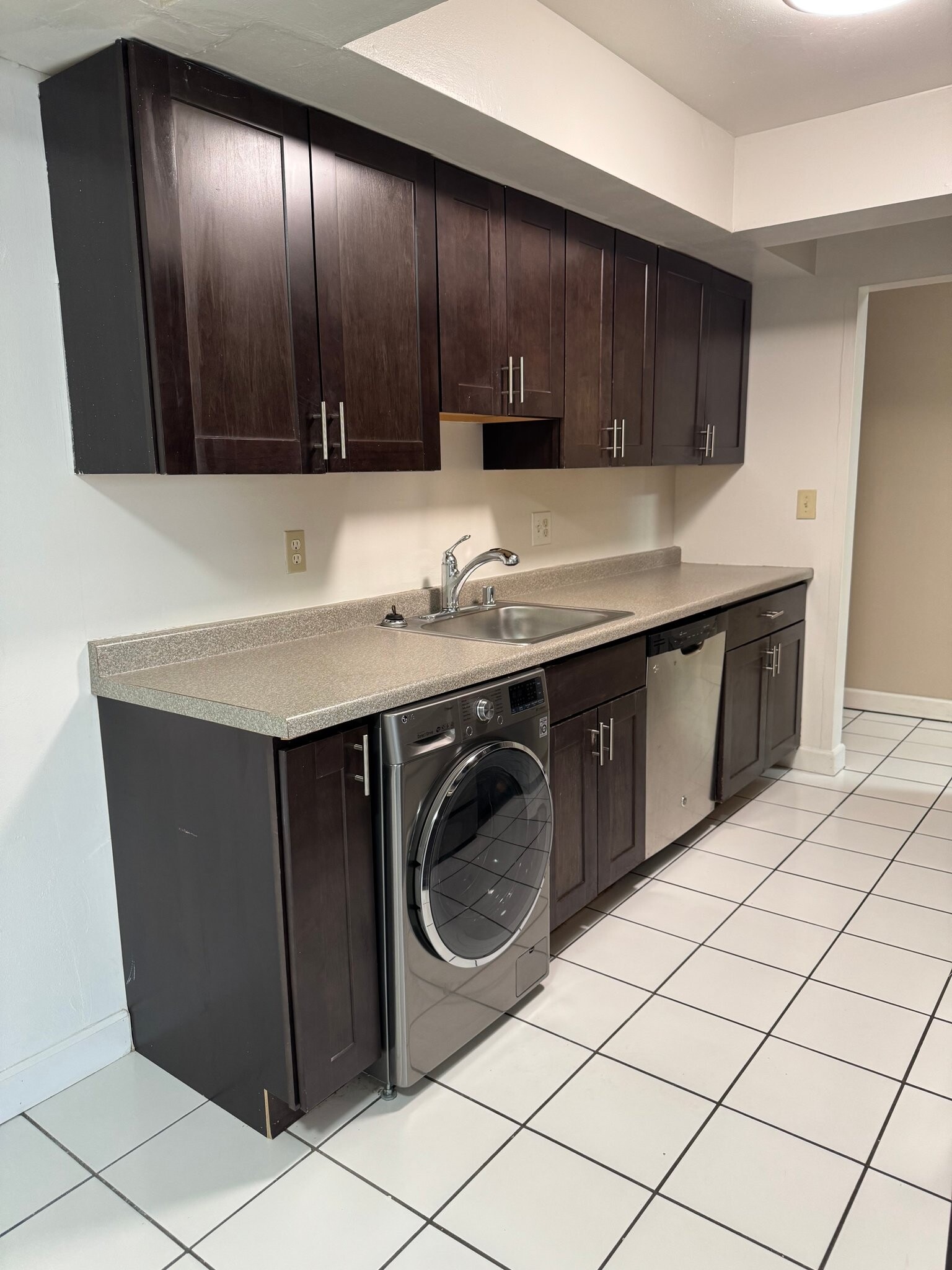 Building Photo - 2260 N Summit Ave