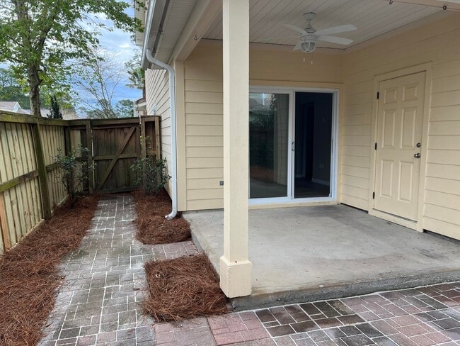 Building Photo - 8 Myrtle Oak Way