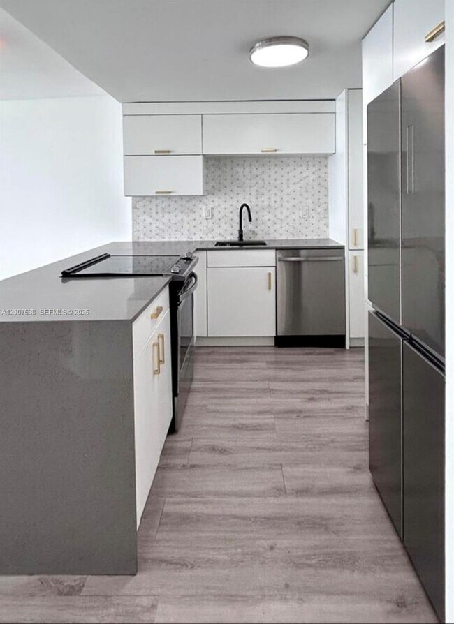 Building Photo - 5838 Collins Ave