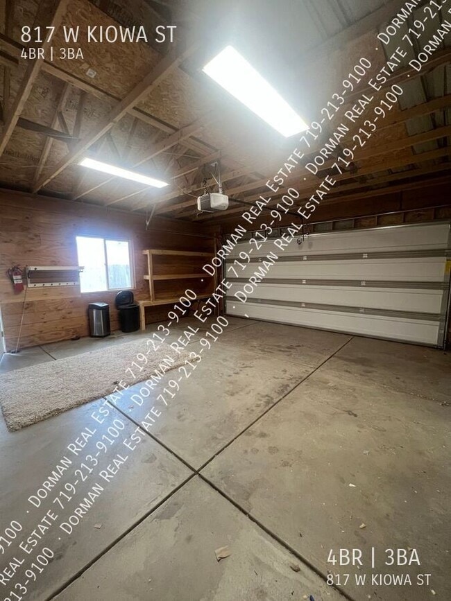 Building Photo - 817 W Kiowa St