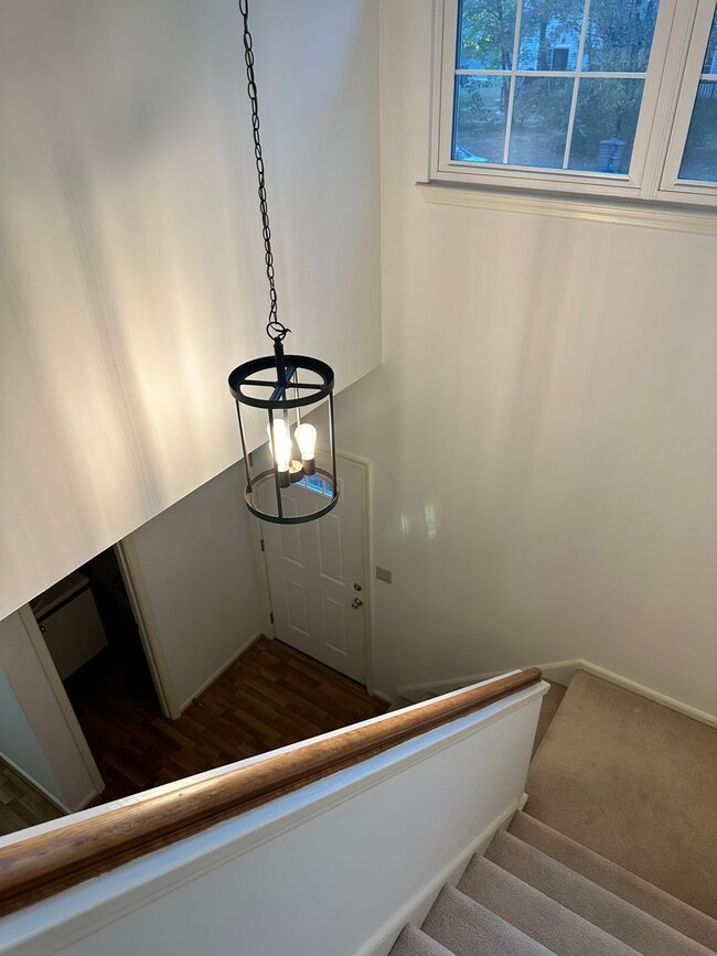 Building Photo - Townhouse in Chisel Run! Available Now