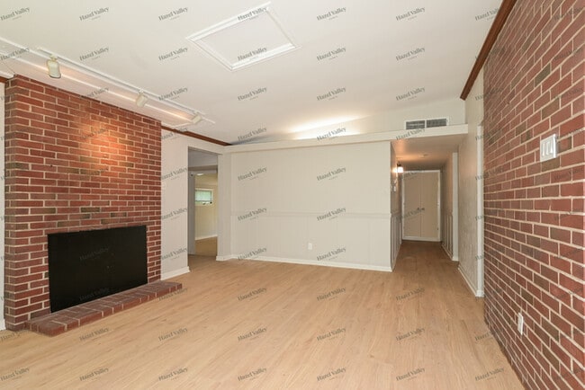 Building Photo - 2760 Countryside Dr