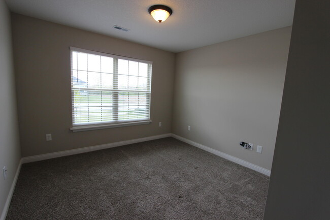 Building Photo - 721 Promenade Dr