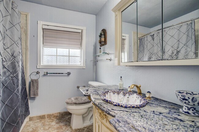 Building Photo - 5303 Tallow Ln