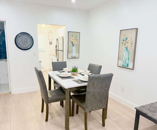 Building Photo - 324 Van Buren St