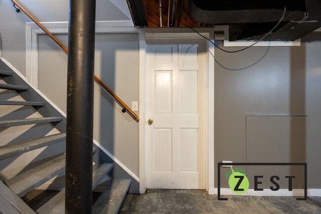 Building Photo - Amazing 3 Bedroom 1 Bathroom - $1500