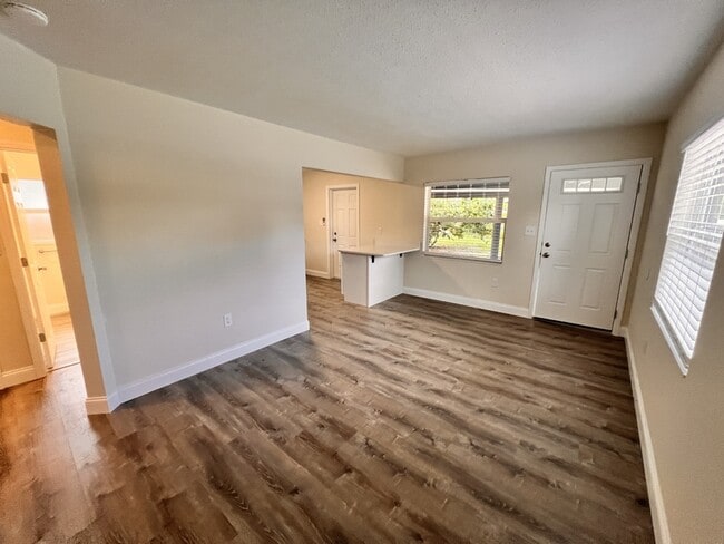 Building Photo - 2414 Formosa Ave
