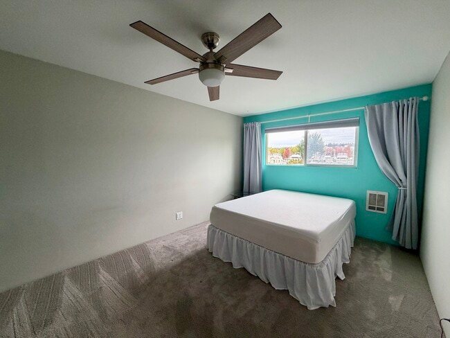 Building Photo - 22985 Marine View Dr S