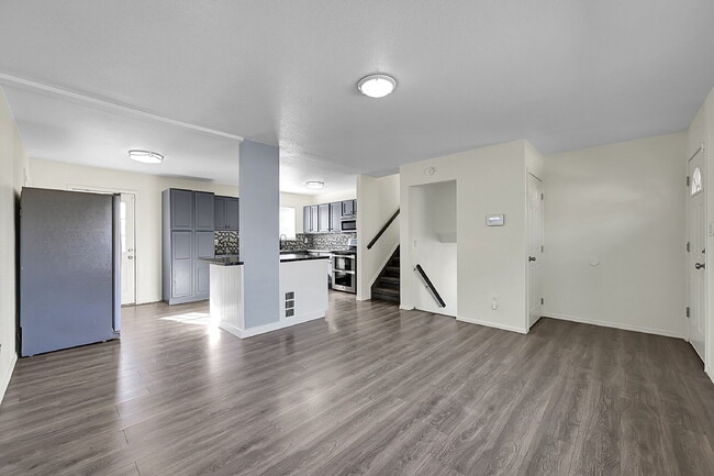 Building Photo - $1,900.00, 3-bed, 2-bath located in Colora...