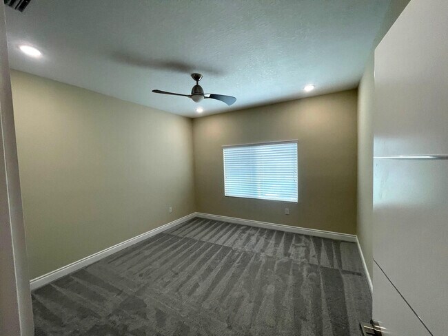 Building Photo - 2033 Greenbriar Ter