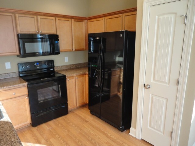 Building Photo - 166 Sequoia Dr