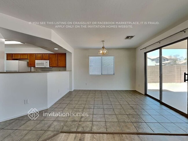 Building Photo - 13842 W Keim Dr