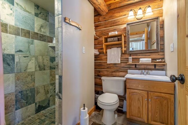 Building Photo - 5077 Pine Dr
