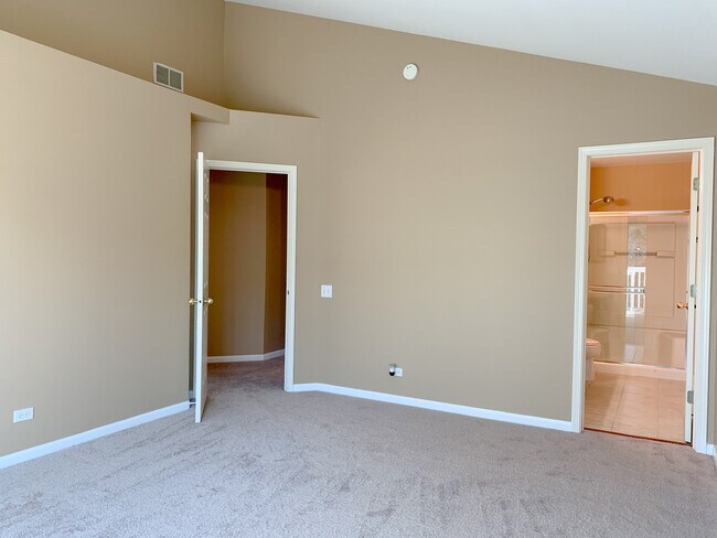 Building Photo - 2905 Stonewater Dr