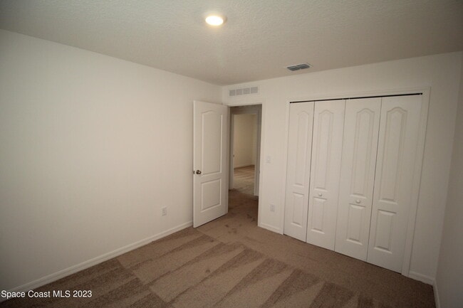 Building Photo - 256 Trembley Ave SW