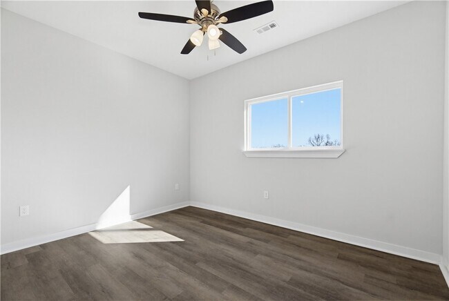 Building Photo - 20 Bobwith Ln