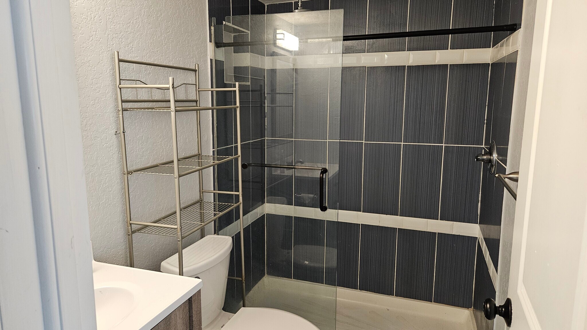 Main Bathroom - 309 Avanda Ct