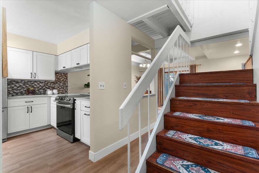 Building Photo - 1736 Palm Dr