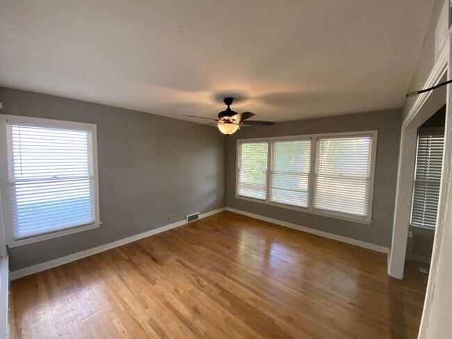 Building Photo - BEAUTIFUL 3 Bedroom 2 Bath  home + Office ...
