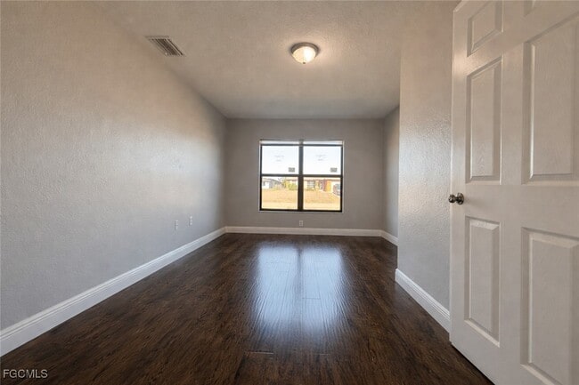 Building Photo - 1222 NE 40th Terrace