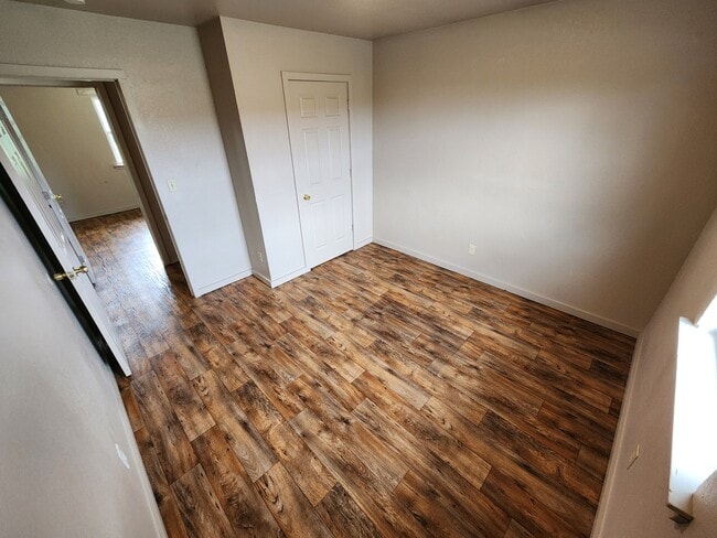 Building Photo - 300 S Cash