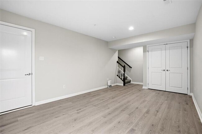 Building Photo - 404 Aprilmae Way