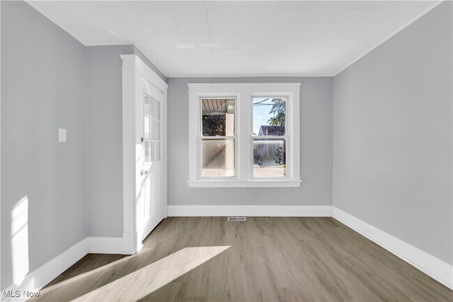 Building Photo - 11702 Brookfield Ave