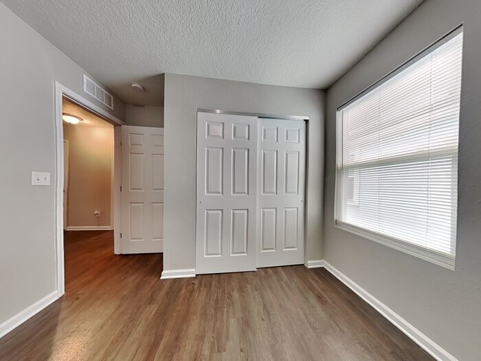 Building Photo - 5241 Walkers Ridge Dr
