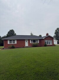 Building Photo - Charming 3-Bedroom, 3-Bathroom Farmhouse in Sturgeon MO
